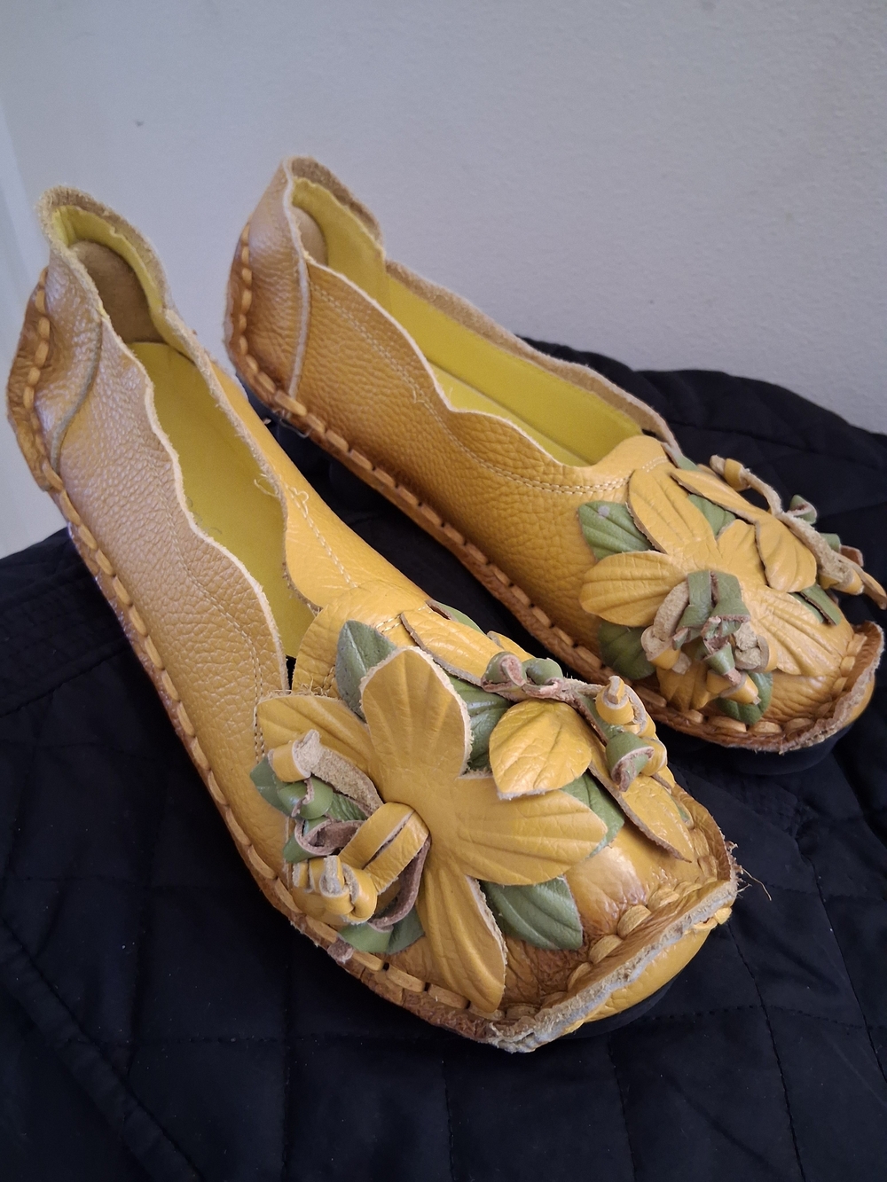 NWOT HANDMADE SOCOFY UNIQUE Yellow Floral Leather Slip-On Flats SZ 8.5